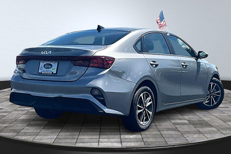 2024 Kia Forte LXS photo 2