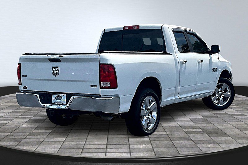 2015 Ram 1500 SLT photo 4