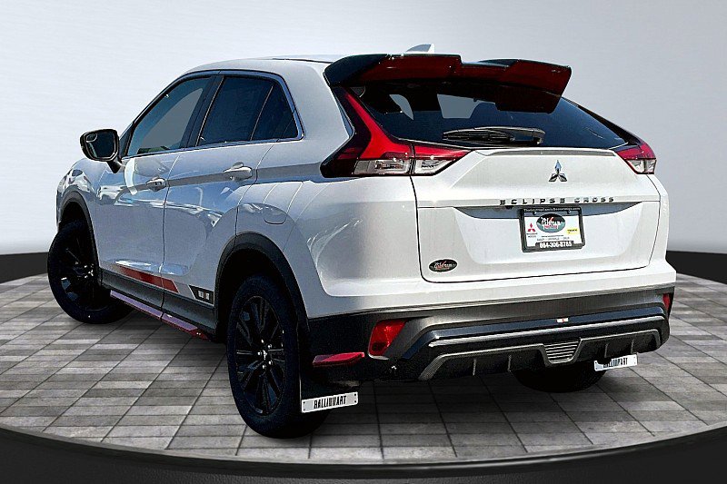 2024 Mitsubishi Eclipse Cross LE photo 3