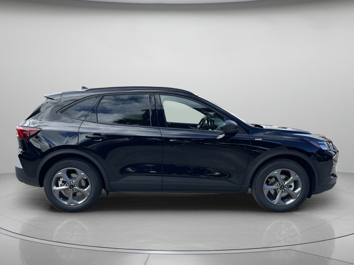 2026 Ford Escape ST-Line photo 2