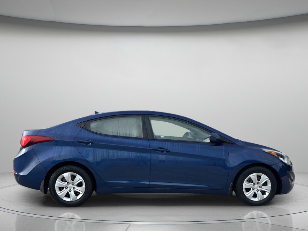 2016 Hyundai Elantra SE photo 2