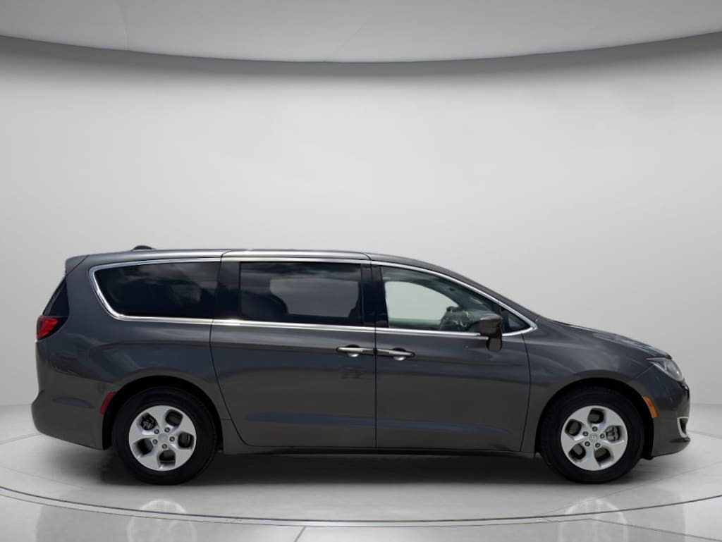 Used 2017 Chrysler Pacifica Touring Plus Mini-van, Passenger