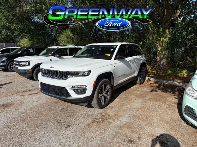 2022 Jeep Grand Cherokee 4xe 4x4's photo