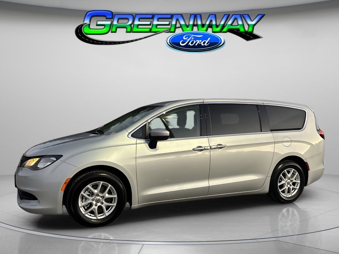 2022 Chrysler Voyager LX Mini-van, Passenger's photo