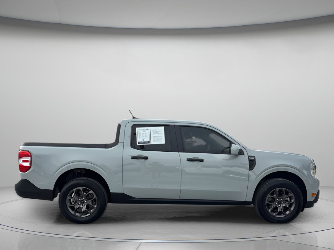 2023 Ford Maverick XLT photo 2
