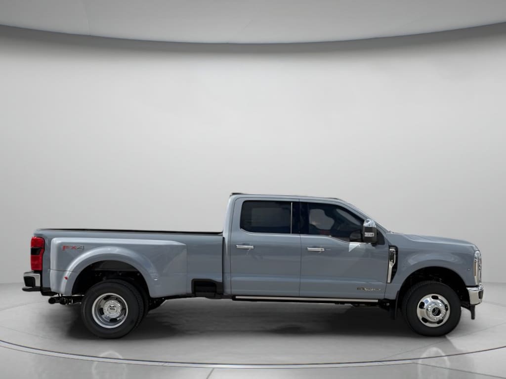New 2026 Ford Super Duty F-350 DRW Lariat Crew Cab Pickup