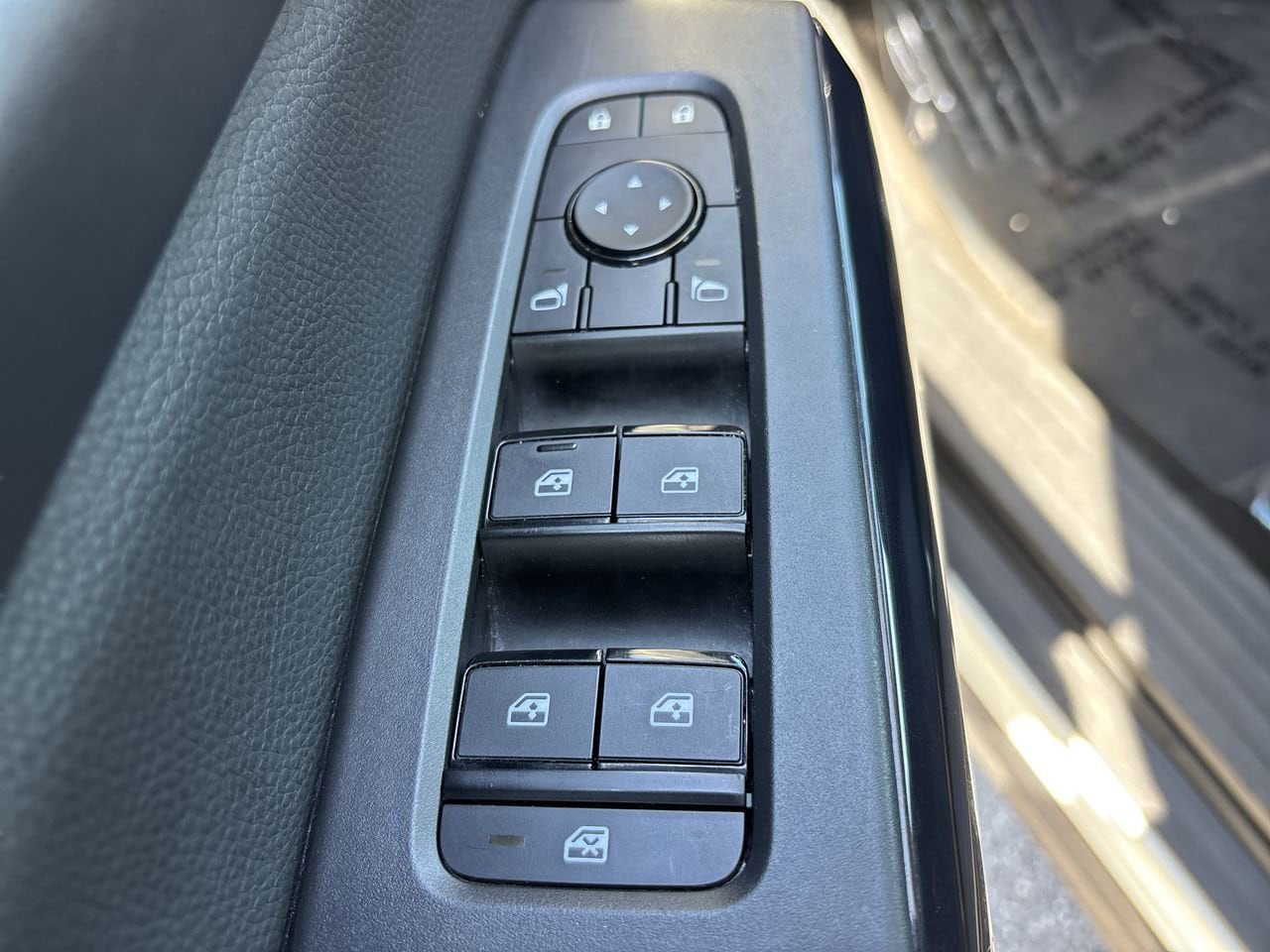 2024 Nissan Pathfinder SV - Photo 19