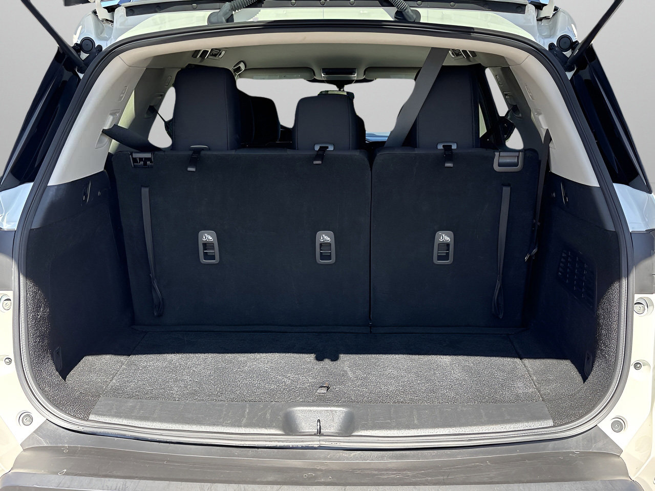 2024 Nissan Pathfinder SV - Photo 9