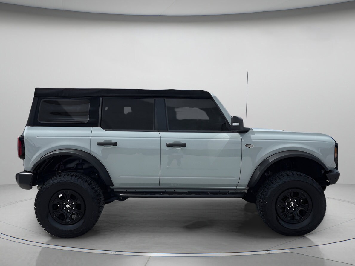 2022 Ford Bronco Wildtrak photo 2