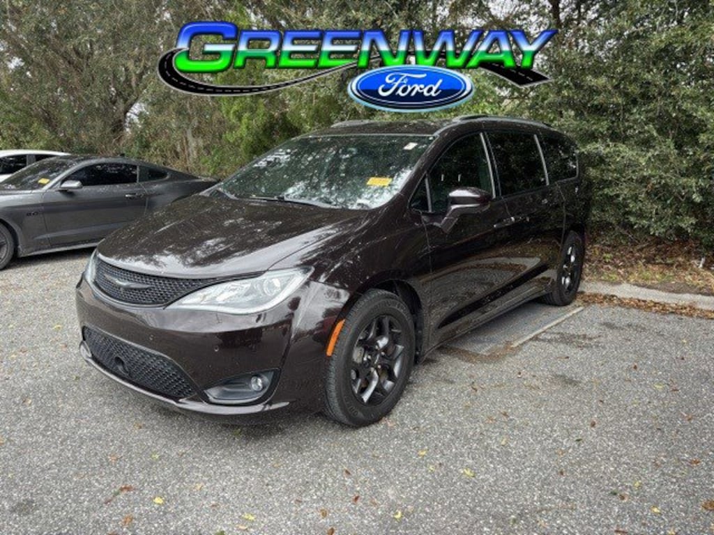 Used 2018 Chrysler Pacifica Touring L Mini-van, Passenger