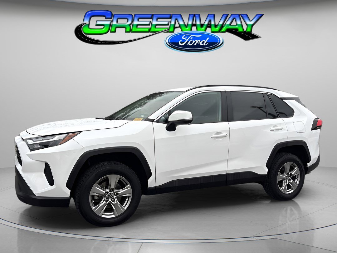 2023 Toyota RAV4 XLE's photo