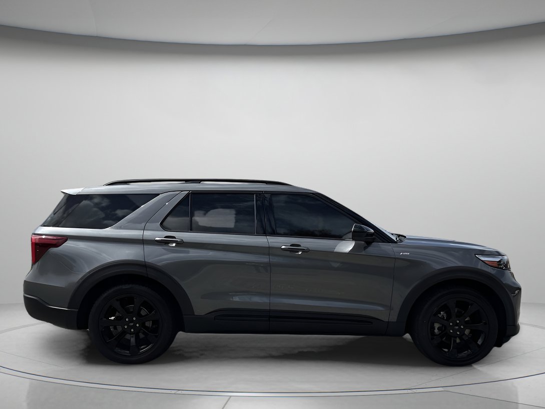 2023 Ford Explorer ST-Line photo 2