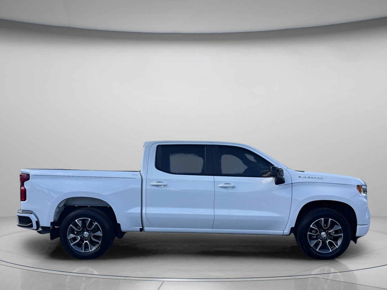 2024 Chevrolet Silverado 1500 RST photo 2
