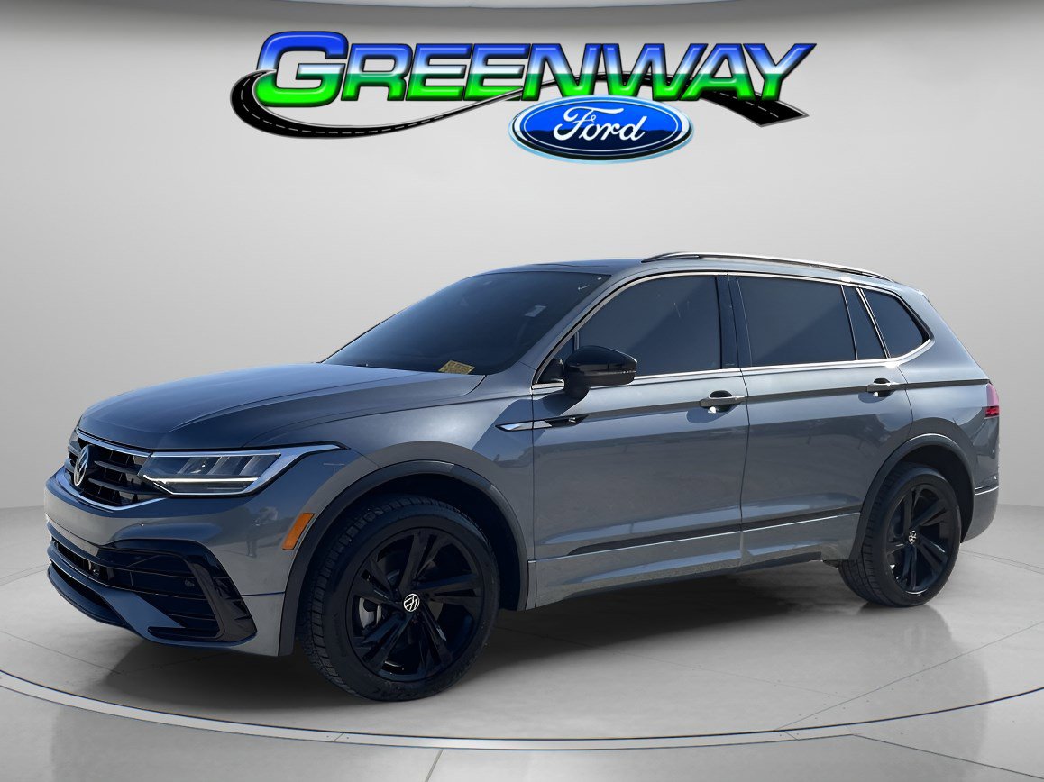 2023 Volkswagen Tiguan SE R-LINE BLACK's photo