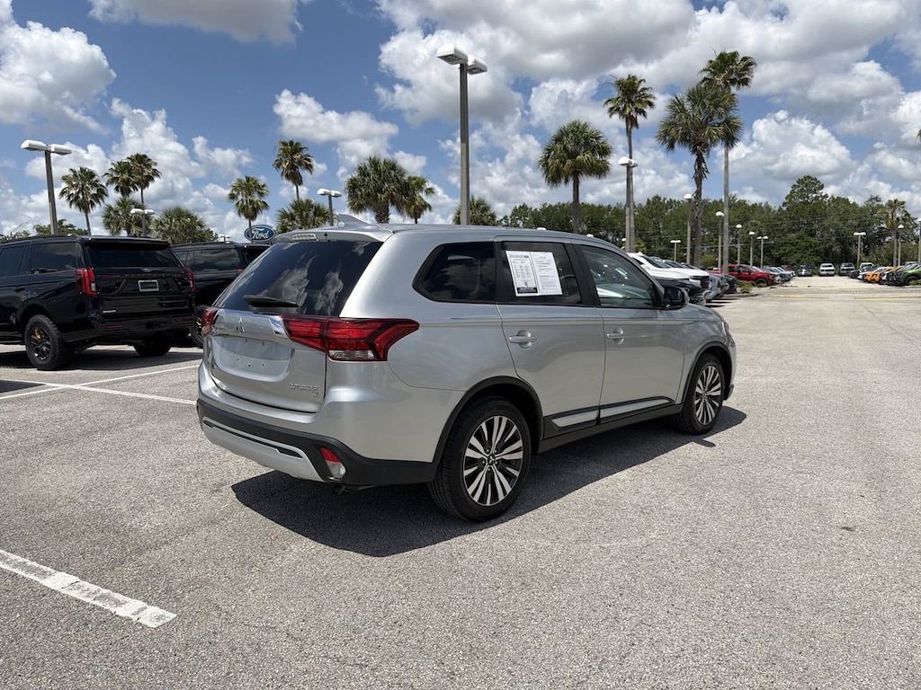 Used 2019 Mitsubishi Outlander SE Sport Utility
