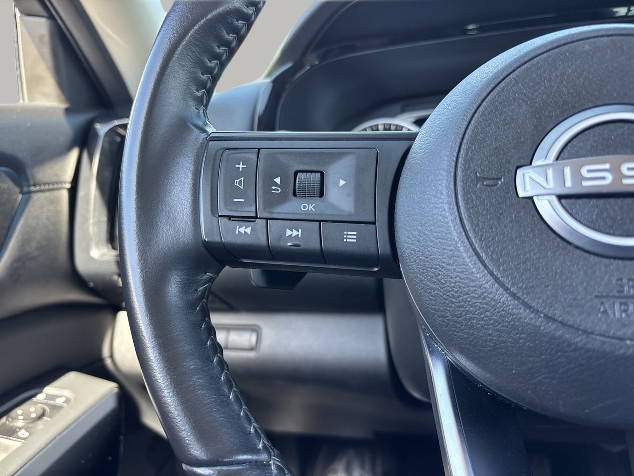 2024 Nissan Pathfinder SV - Photo 26