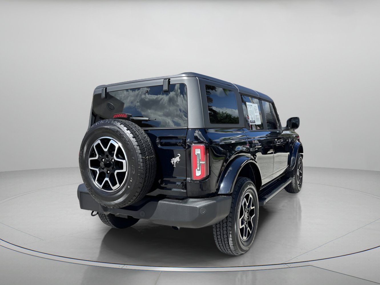 2024 Ford Bronco Outer Banks photo 3