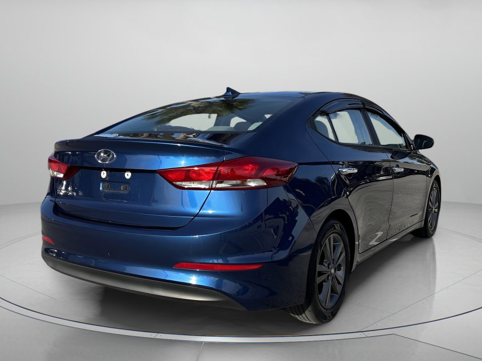 2018 Hyundai Elantra SEL photo 2