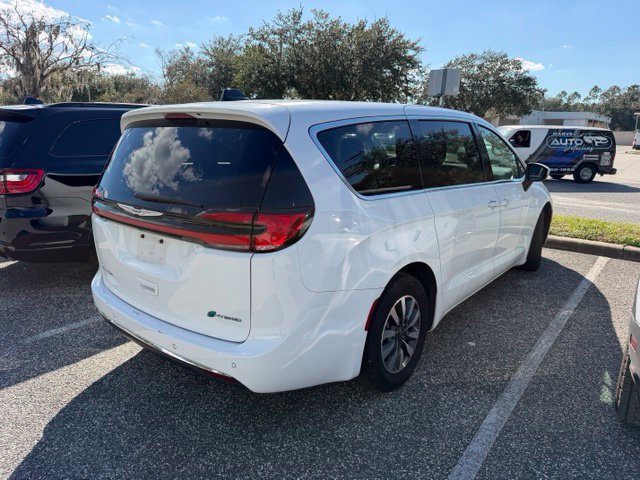 Used 2023 Chrysler Pacifica Touring L Mini-van, Passenger