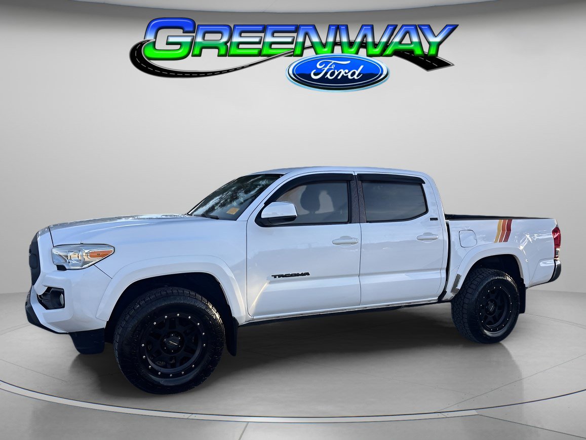 2017 Toyota Tacoma SR5's photo