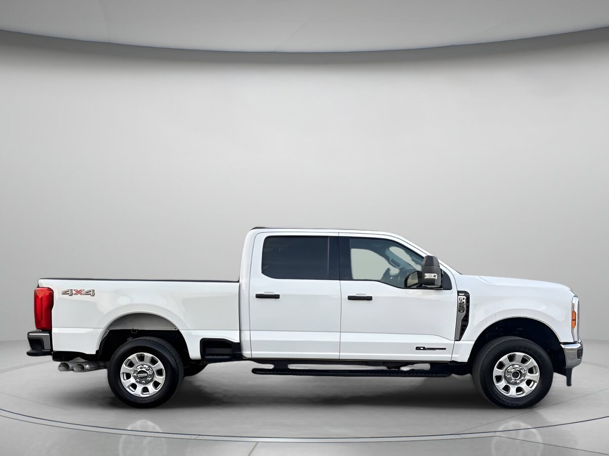 2024 Ford F-250 XLT photo 2