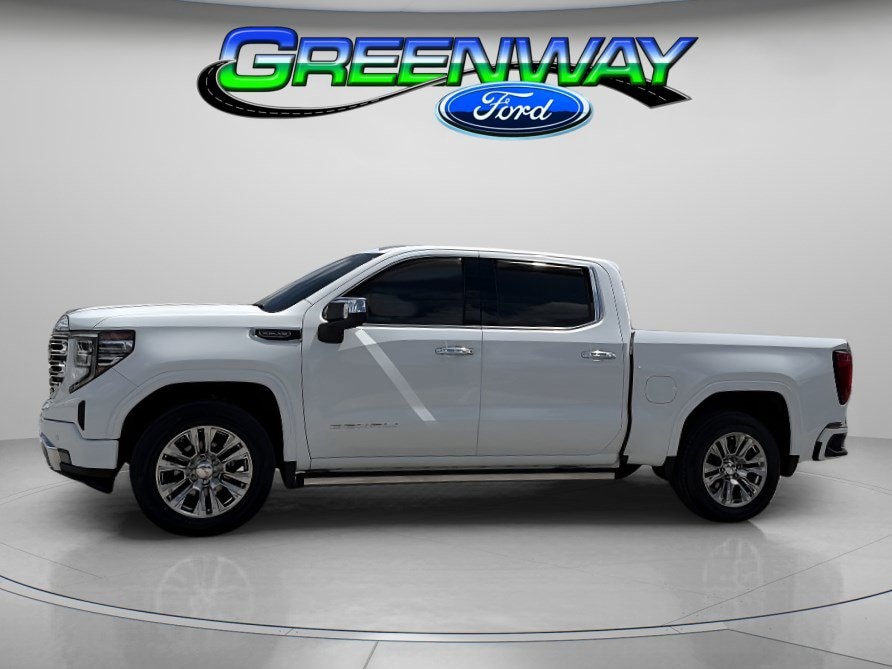 2022 GMC Sierra 4WD Crew Cab Short Box Denali's photo
