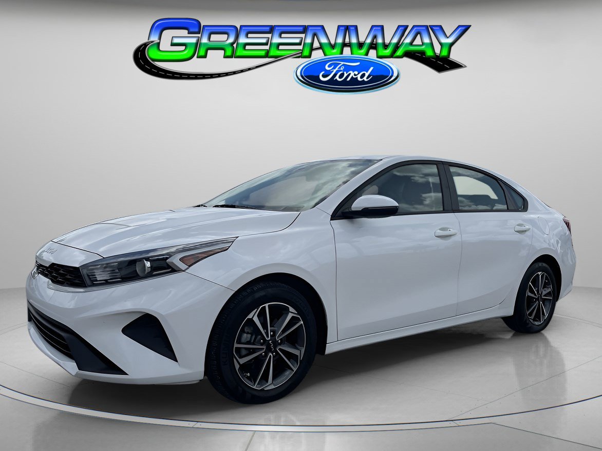 2023 Kia Forte LXS AT's photo