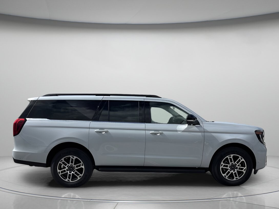 2025 Ford Expedition MAX photo 2