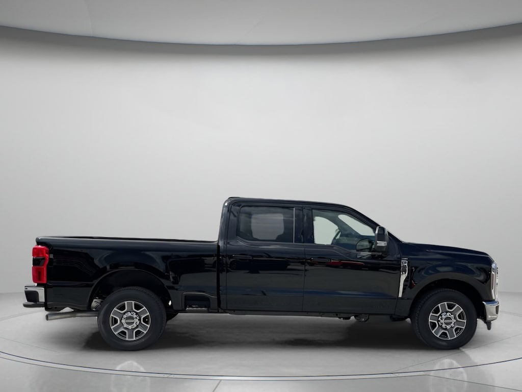 New 2026 Ford Super Duty F-250 SRW LARIAT Crew Cab Pickup