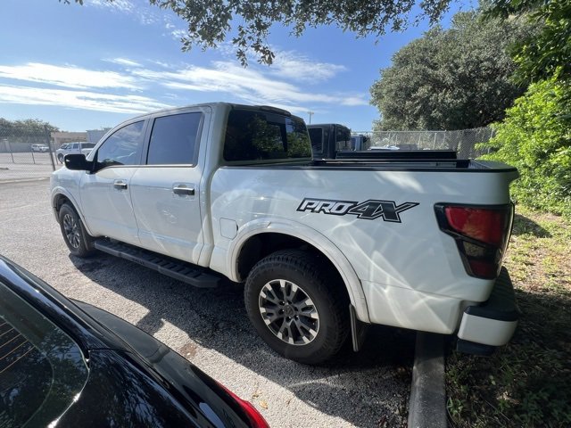 2020 Nissan Titan PRO-4X Crew Cab photo 3
