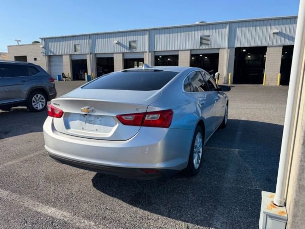 Used 2017 Chevrolet Malibu LT 4dr Car