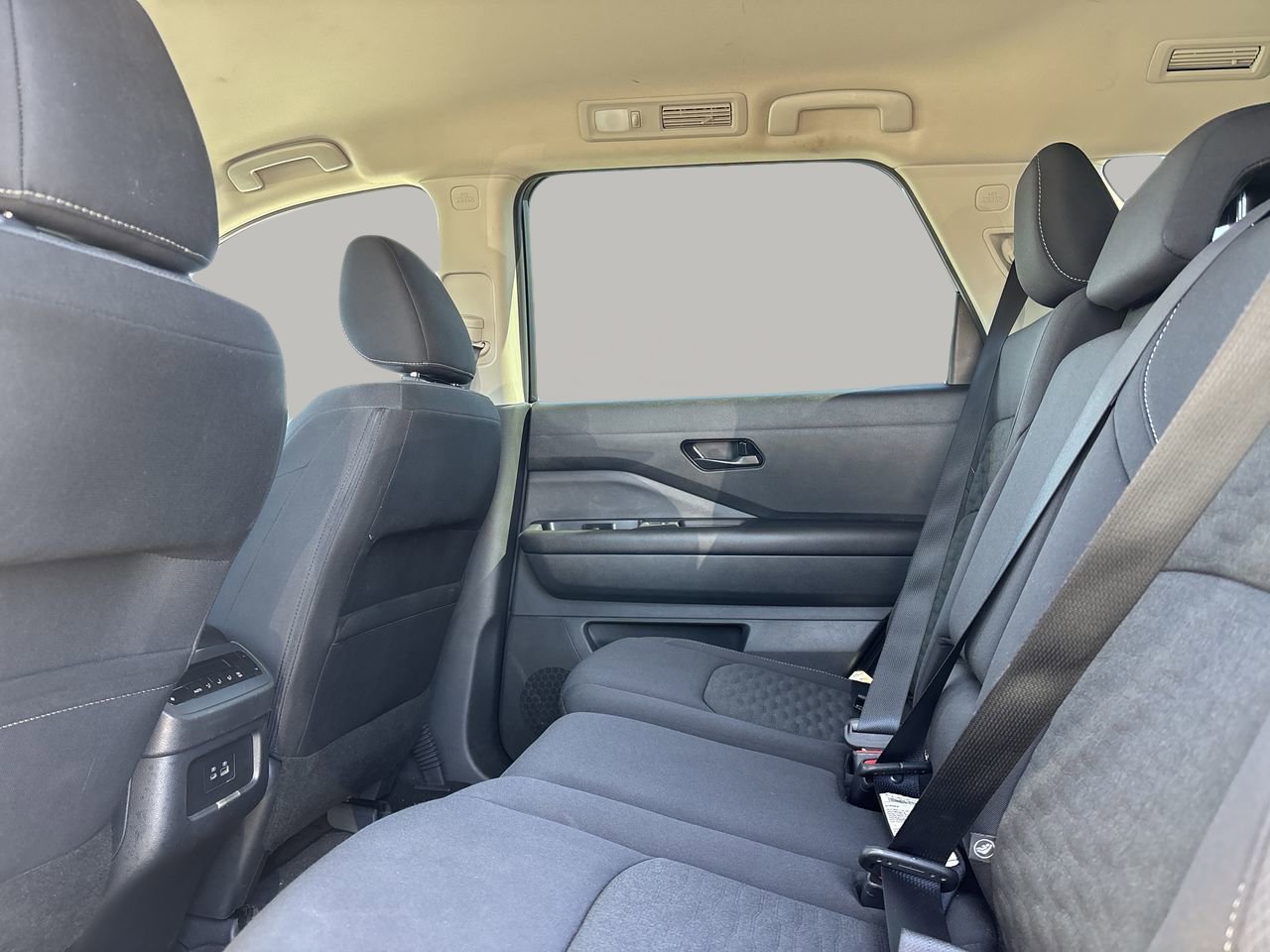 2024 Nissan Pathfinder SV - Photo 17