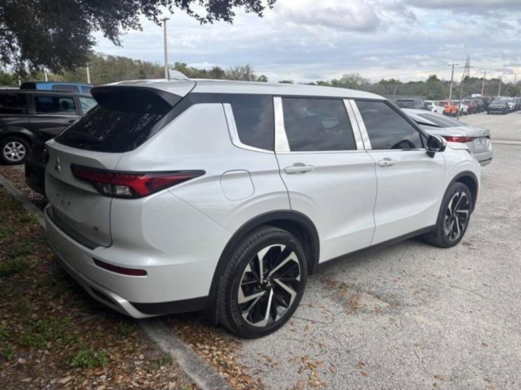 Used 2023 Mitsubishi Outlander SE Sport Utility