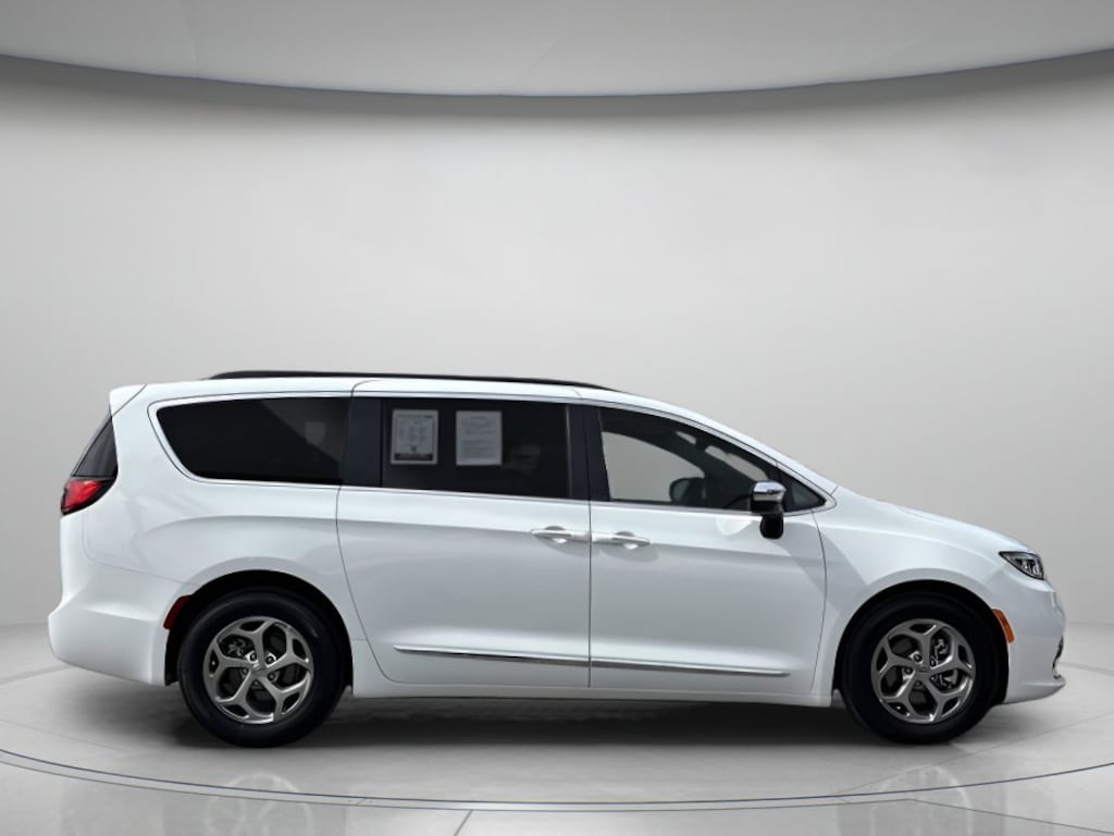 Used 2023 Chrysler Pacifica Limited Mini-van, Passenger