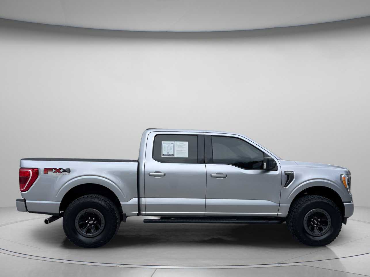 2023 Ford F-150 XLT photo 2