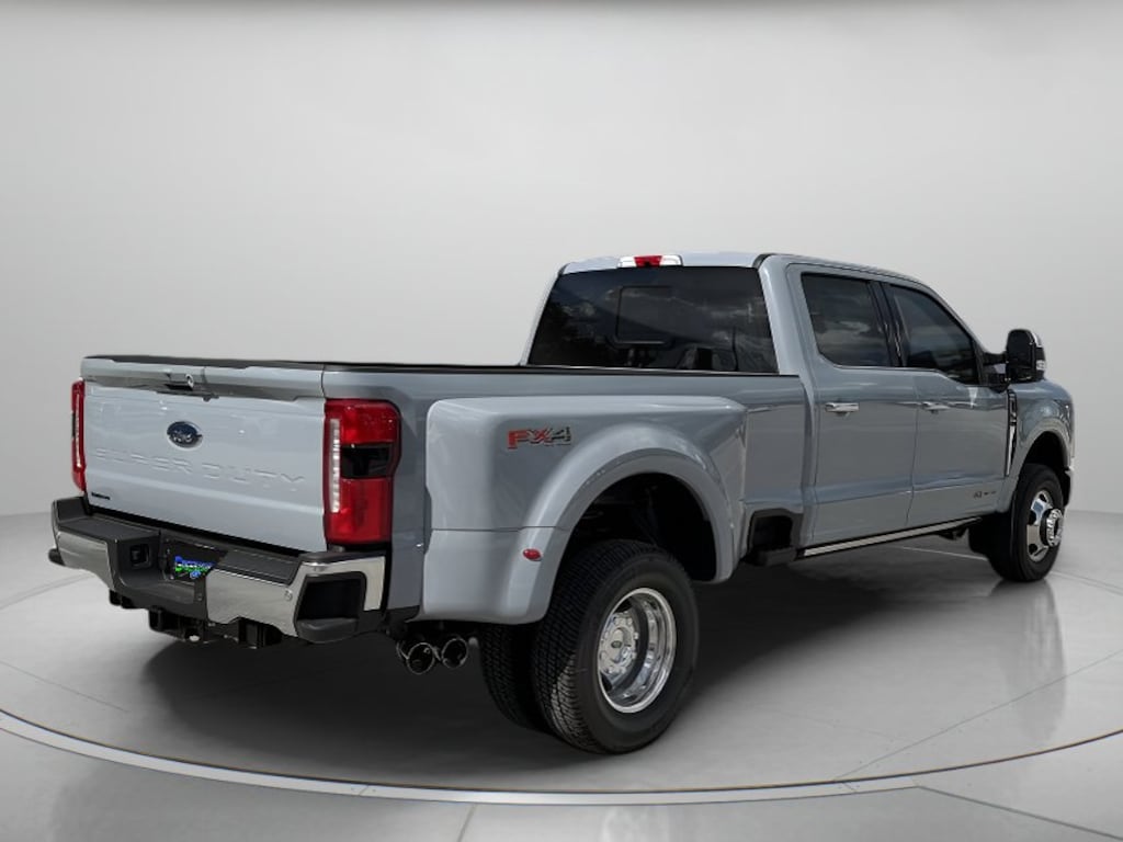 New 2026 Ford Super Duty F-350 DRW Lariat Crew Cab Pickup