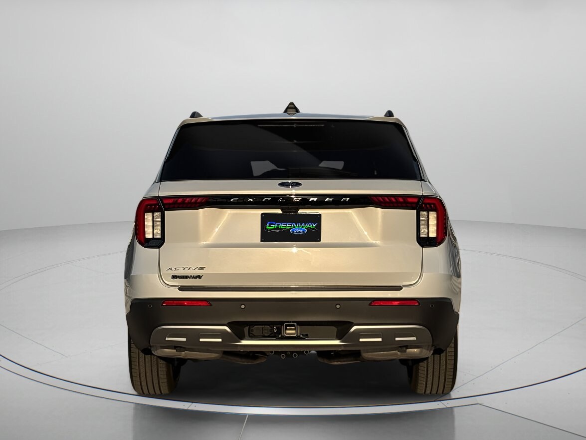 2025 Ford Explorer photo 4