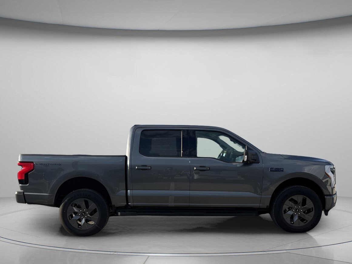 2025 Ford F-150 Lightning photo 2