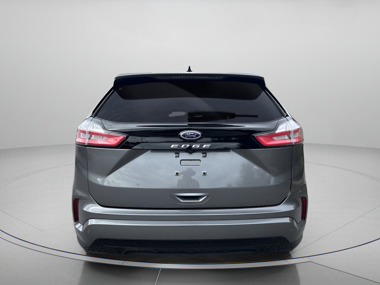 2024 Ford Edge ST photo 4
