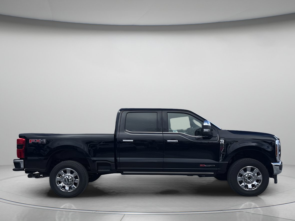 2025 Ford F-250 Lariat photo 2