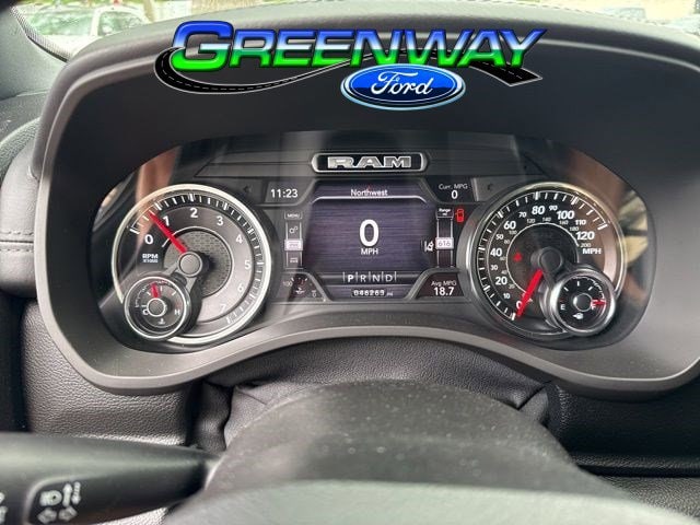 2021 RAM 1500 Big Horn/Lone Star 4x4 Crew Cab 5'7's photo