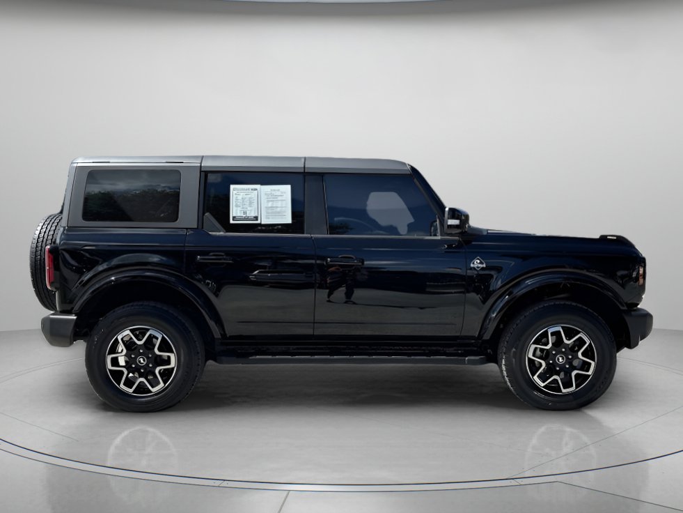 2024 Ford Bronco Outer Banks photo 2