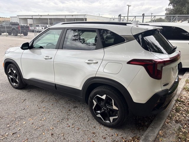 2024 Kia Seltos EX photo 2