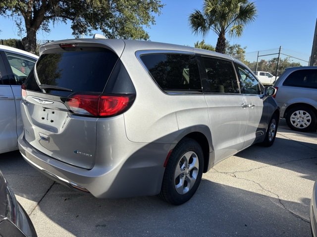2017 Chrysler Pacifica Touring Plus photo 2