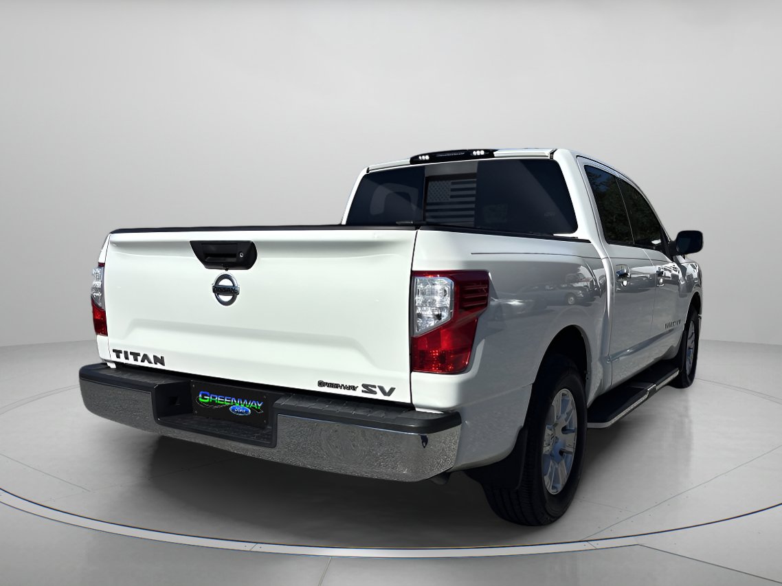 2018 Nissan Titan SV Crew Cab photo 3