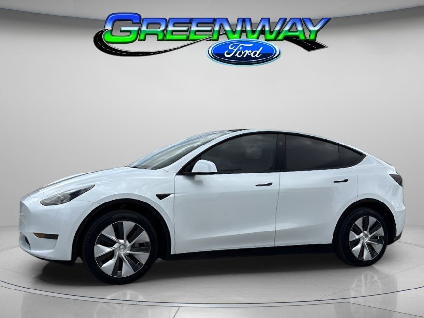 2024 Tesla Model Y Long Range Rear Wheel Drive's photo