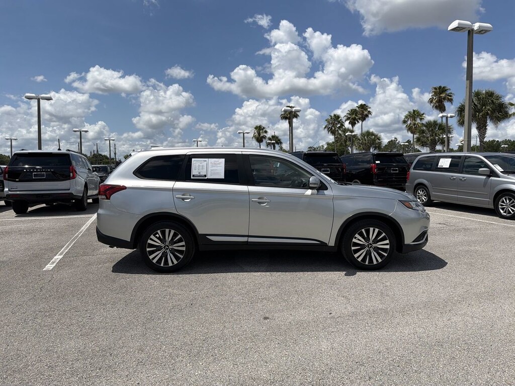 Used 2019 Mitsubishi Outlander SE Sport Utility