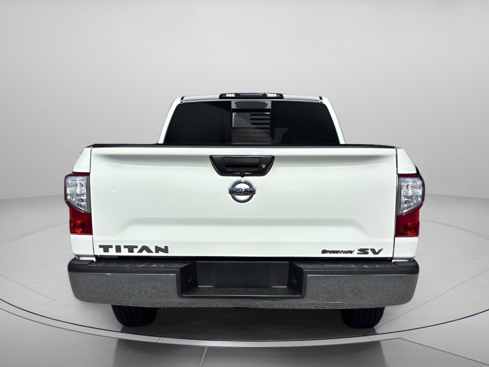 2018 Nissan Titan SV Crew Cab photo 4