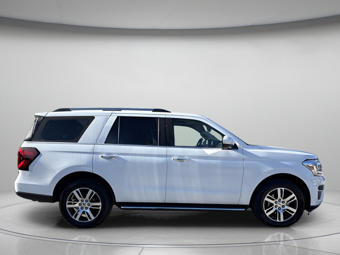 2022 Ford Expedition Limited photo 2