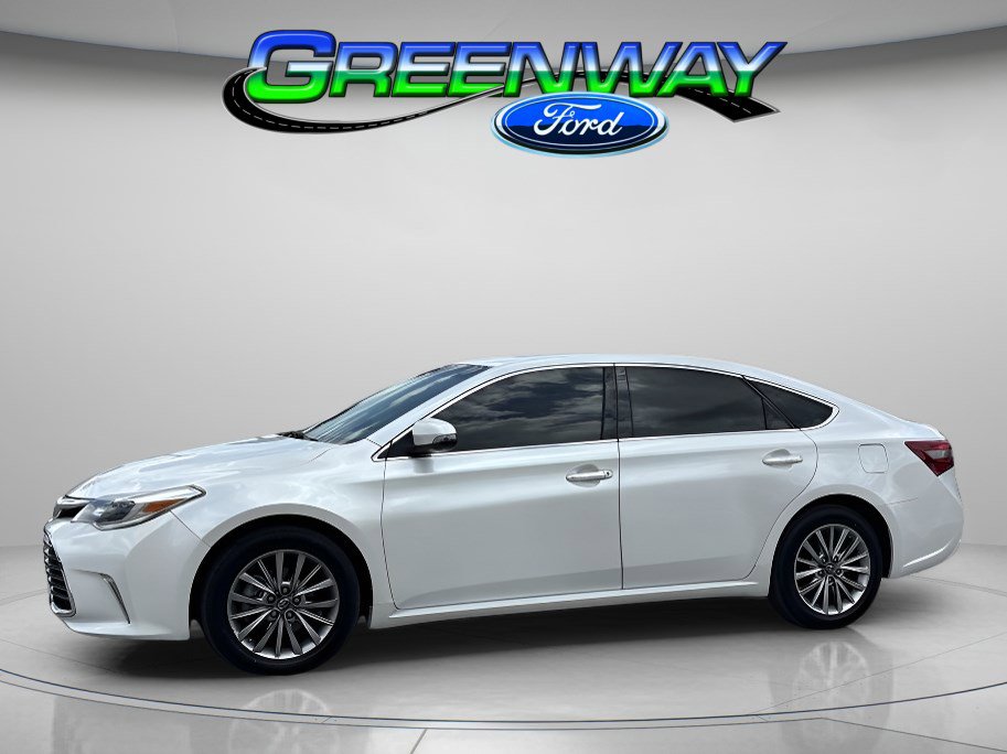 2018 Toyota Avalon Limited Hybrid's photo